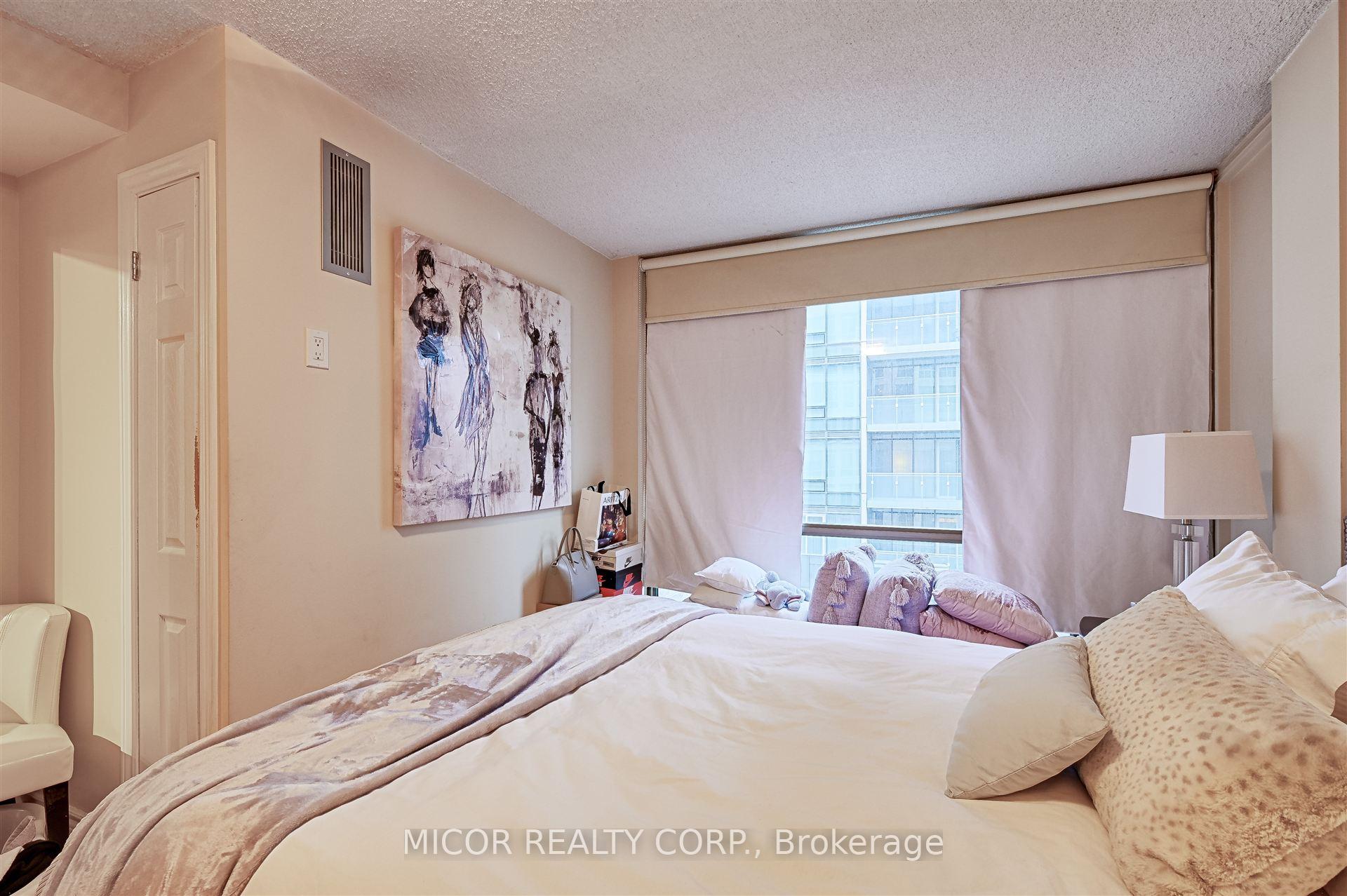 1 Bedroom Condo at 40 Scollard,  Toronto For sale
