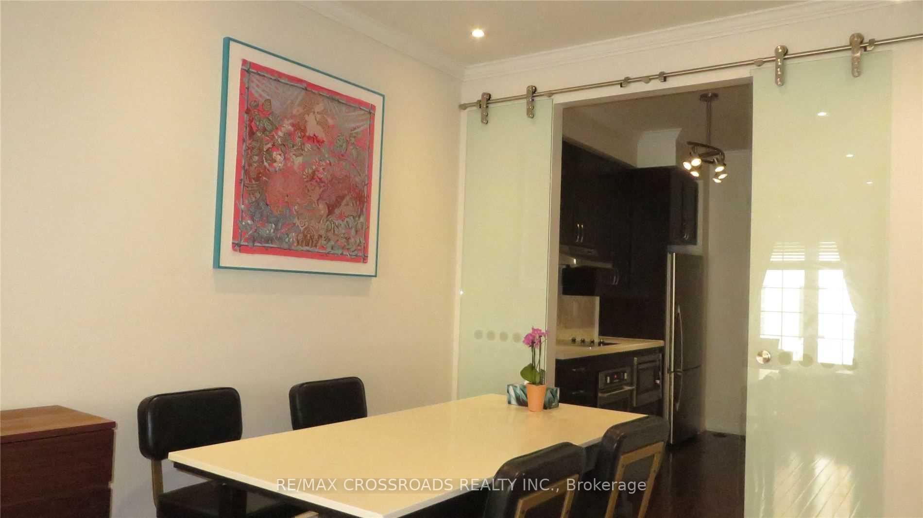 4 Bedrooms Condo at 20 Hargrave, Toronto For sale