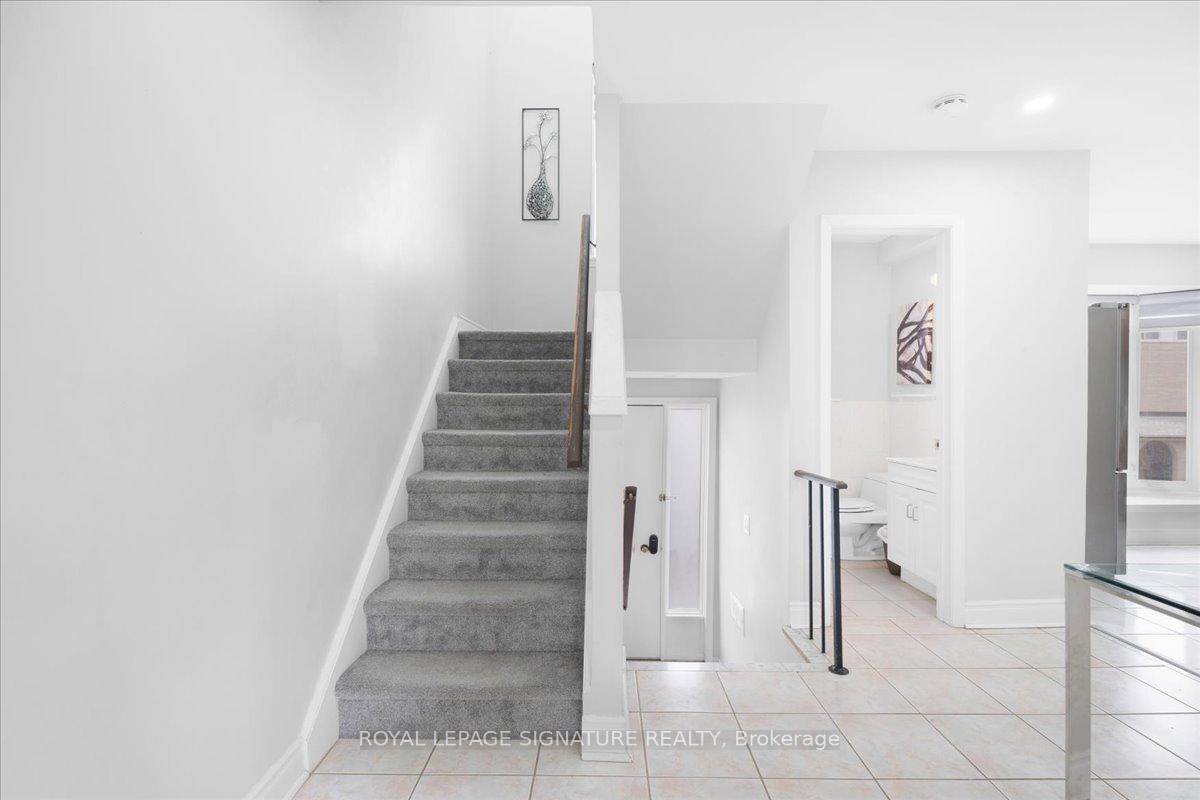 3 Bedrooms Condo at 2 Liszt,  Toronto For sale