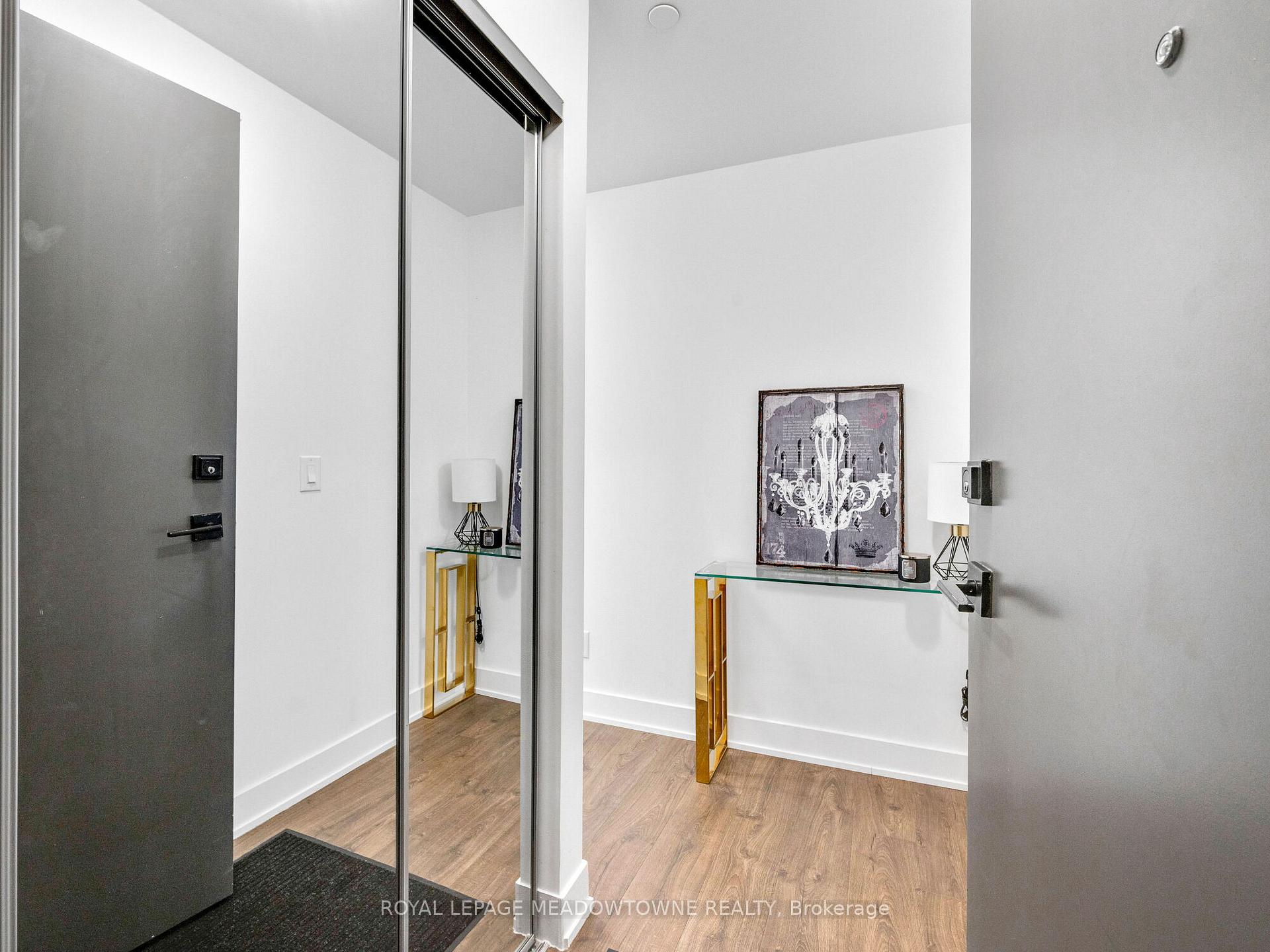 2 Bedrooms Condo at 2489 Taunton, Oakville For sale