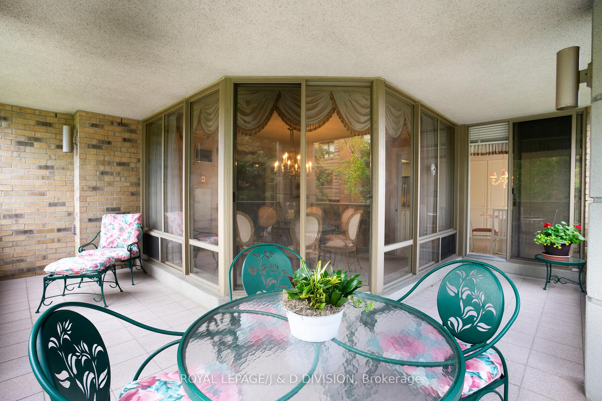 3 Bedrooms Condo at 225 The Donway, Toronto For sale