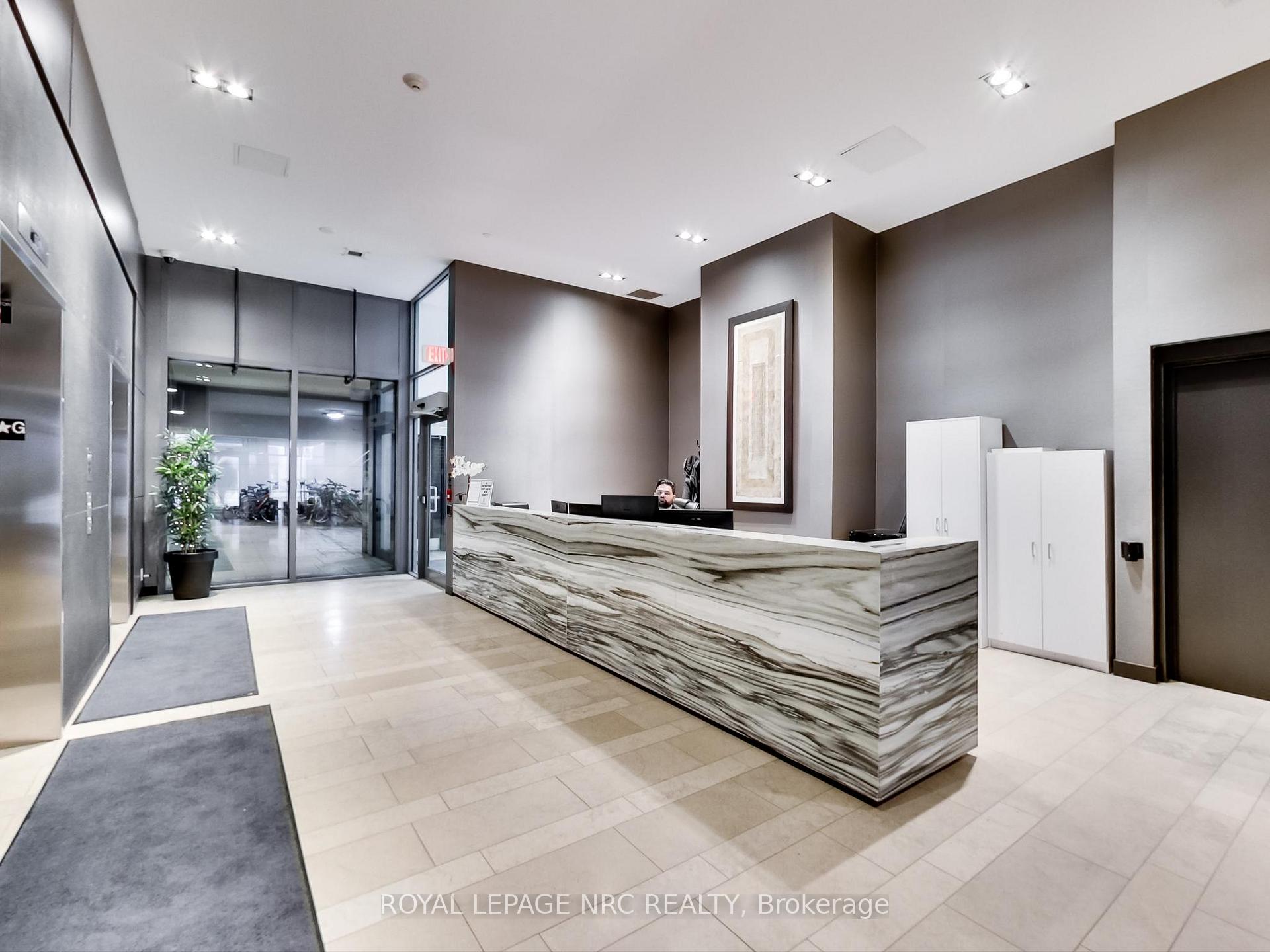 2 Bedrooms Co-op at 1940 Ironstone, Burlington For sale