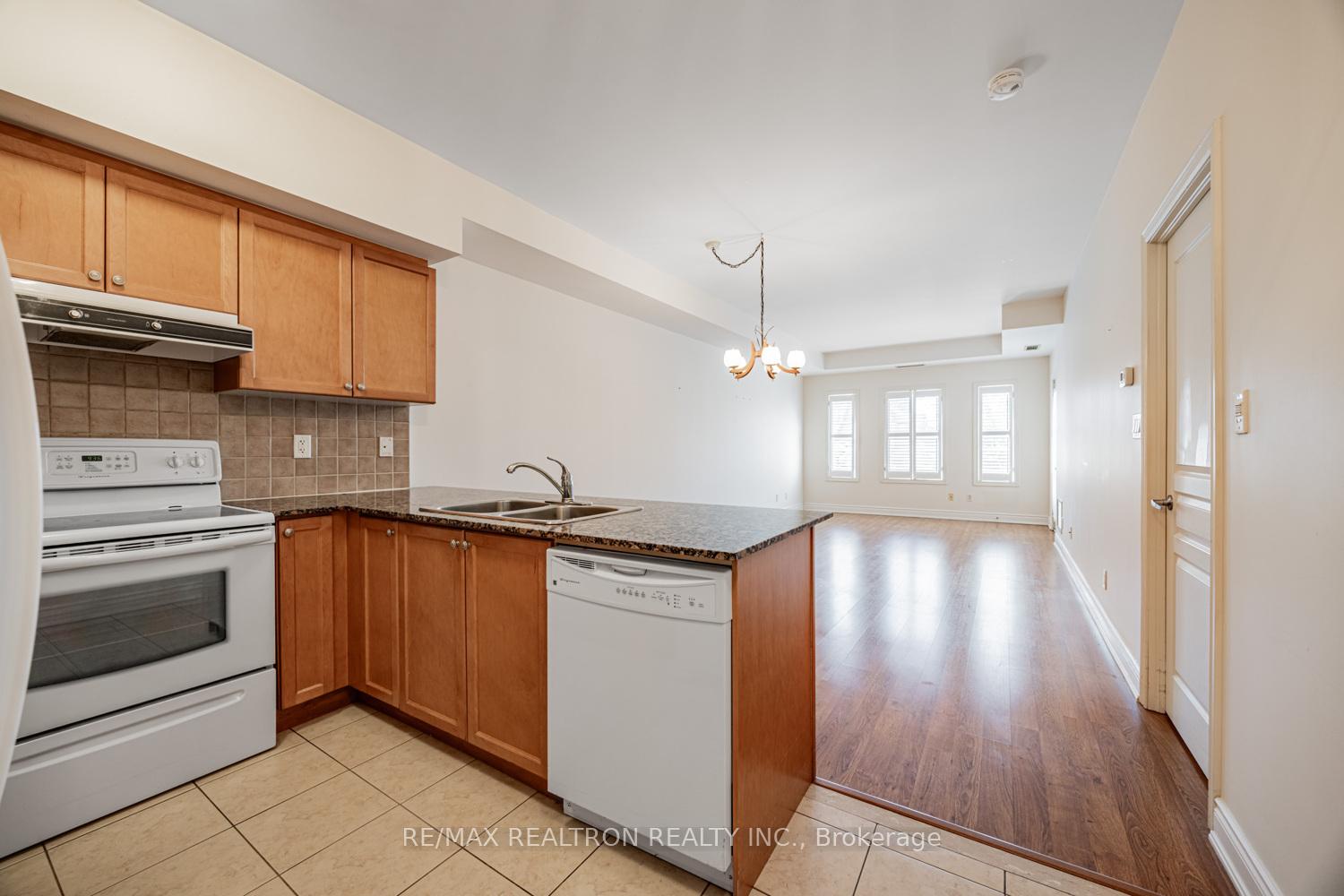 2 Bedrooms Condo at 9901 Keele, Vaughan For sale