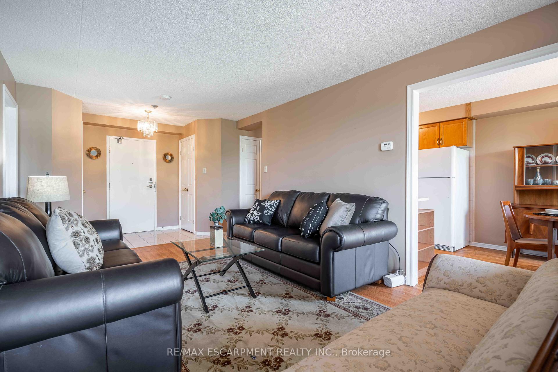 2 Bedrooms Condo at 416 Limeridge, Hamilton For sale