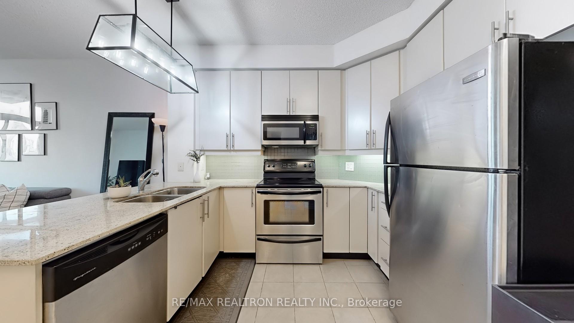 1 Bedroom Condo at 18 Harbour, Toronto For sale