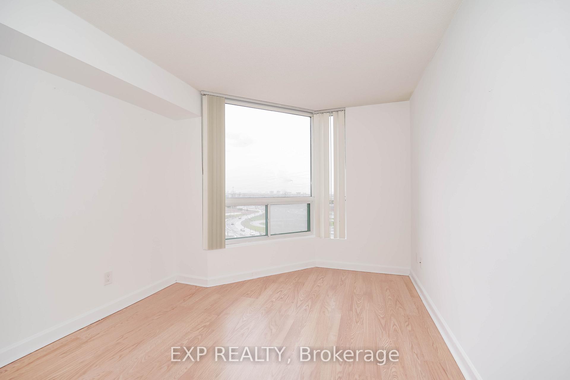 3 Bedrooms Condo at 4450 Tucana, Mississauga For sale