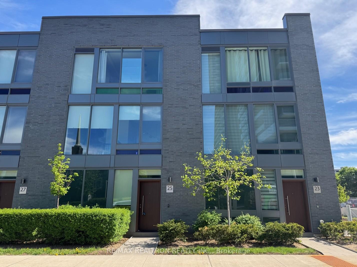 3 Bedrooms Condo at 25 Sonic, Toronto For sale