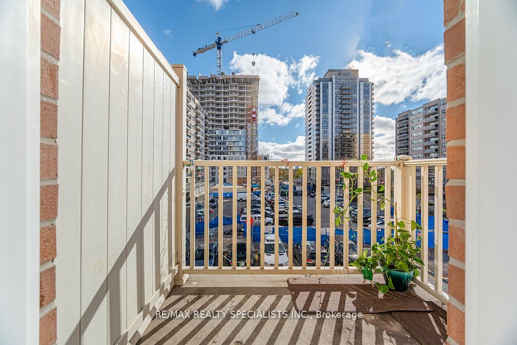5 Richgrove Drive, #212