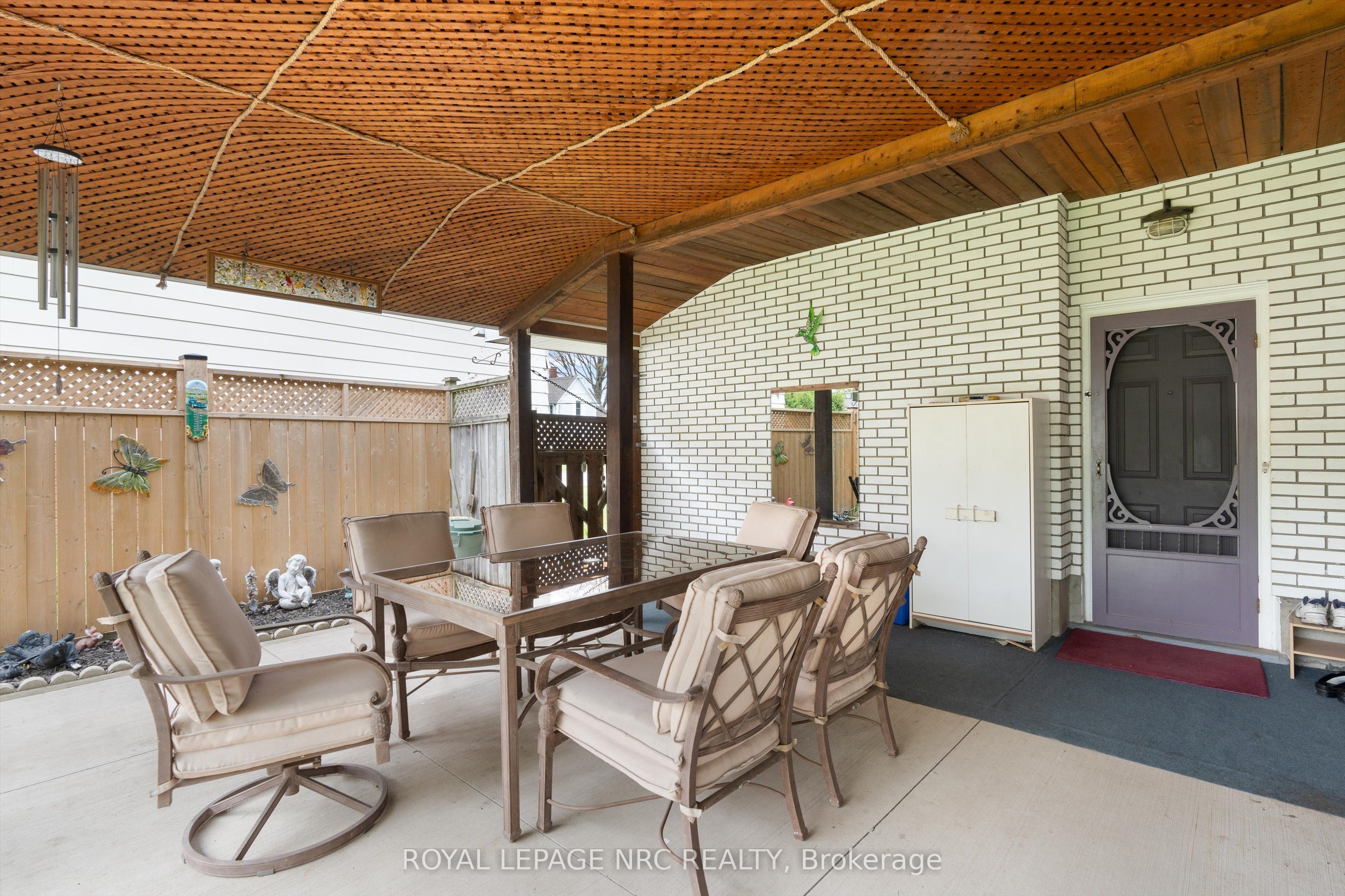 96 Lakeshore Road