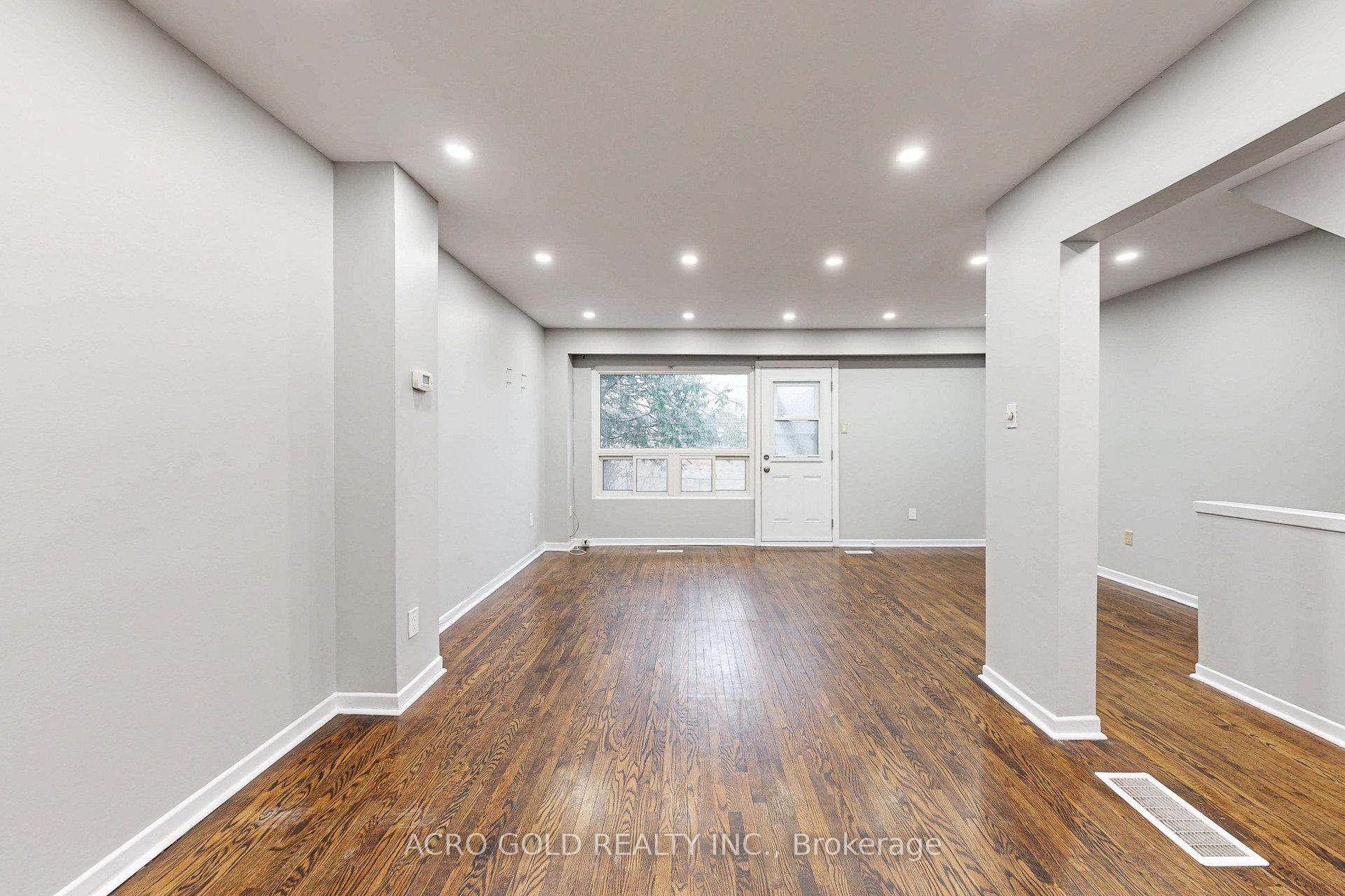 4 Bedrooms Condo at 441 Military,  Toronto For sale