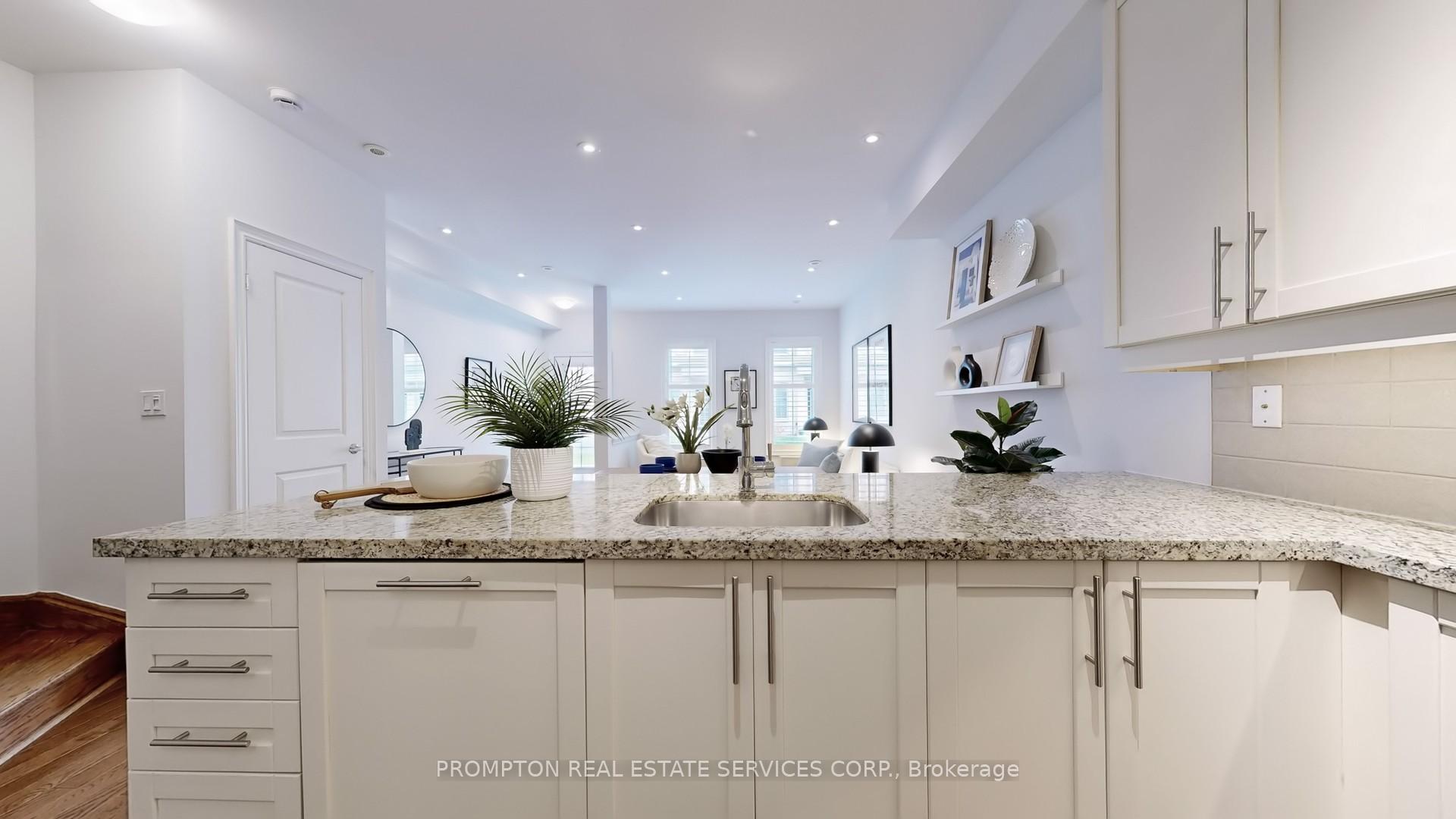 4 Bedrooms Condo at 30 Hargrave, Toronto For sale