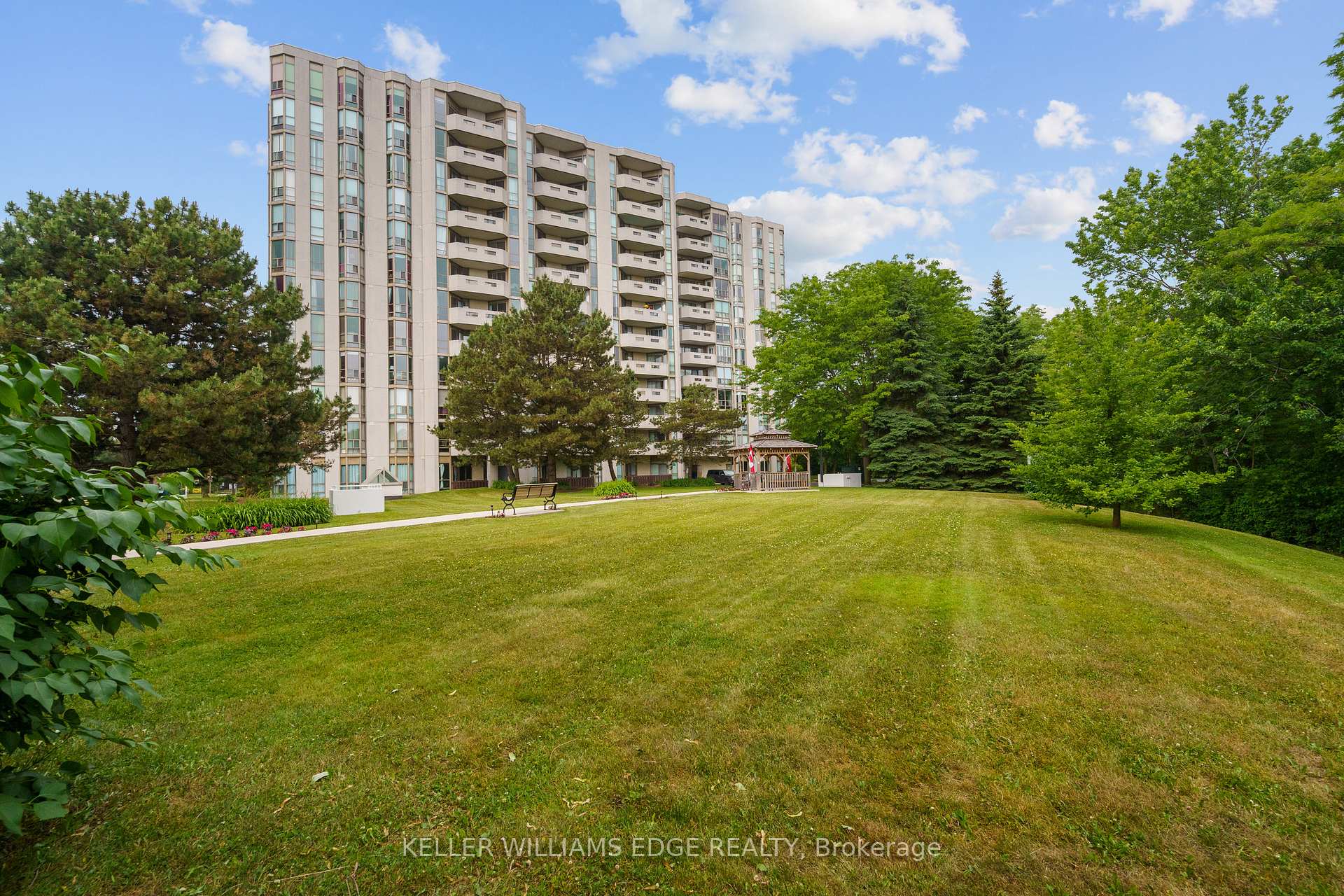 2 Bedrooms Condo at 5090 Pinedale, Burlington For sale