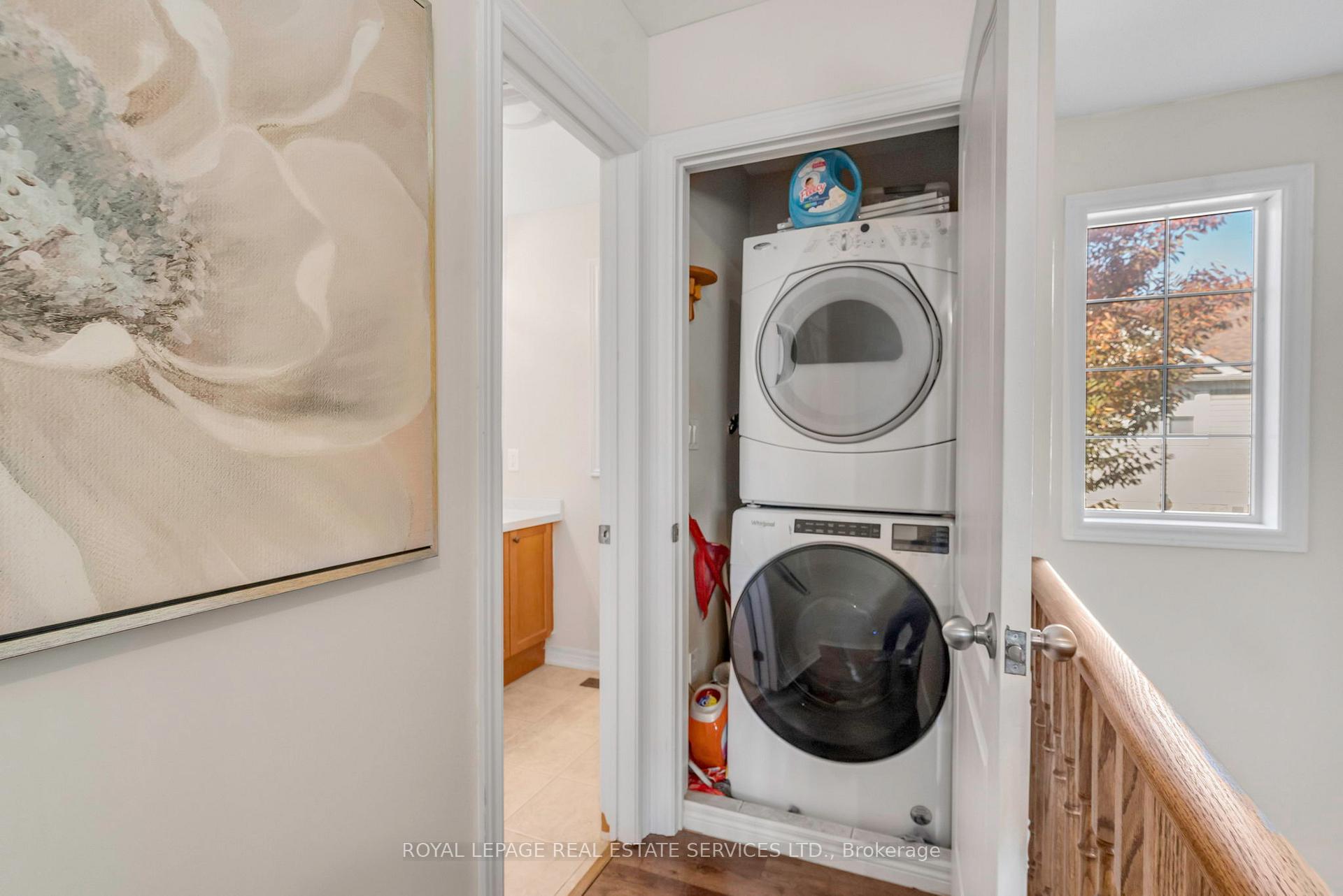 3 Bedrooms Condo at 3040 Fifth, Mississauga For sale