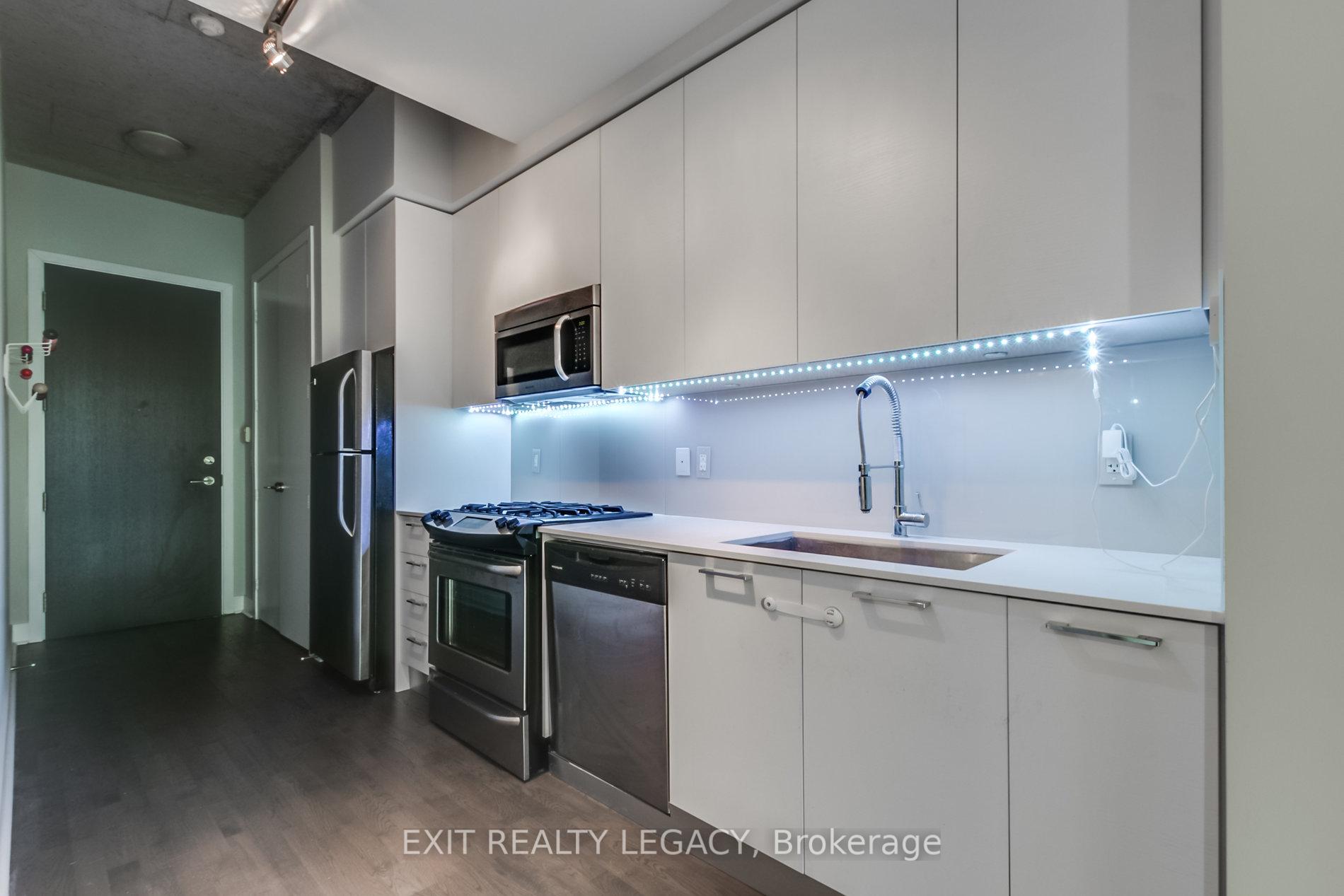 1 Bedroom Condo at 399 Adelaide,  Toronto For sale