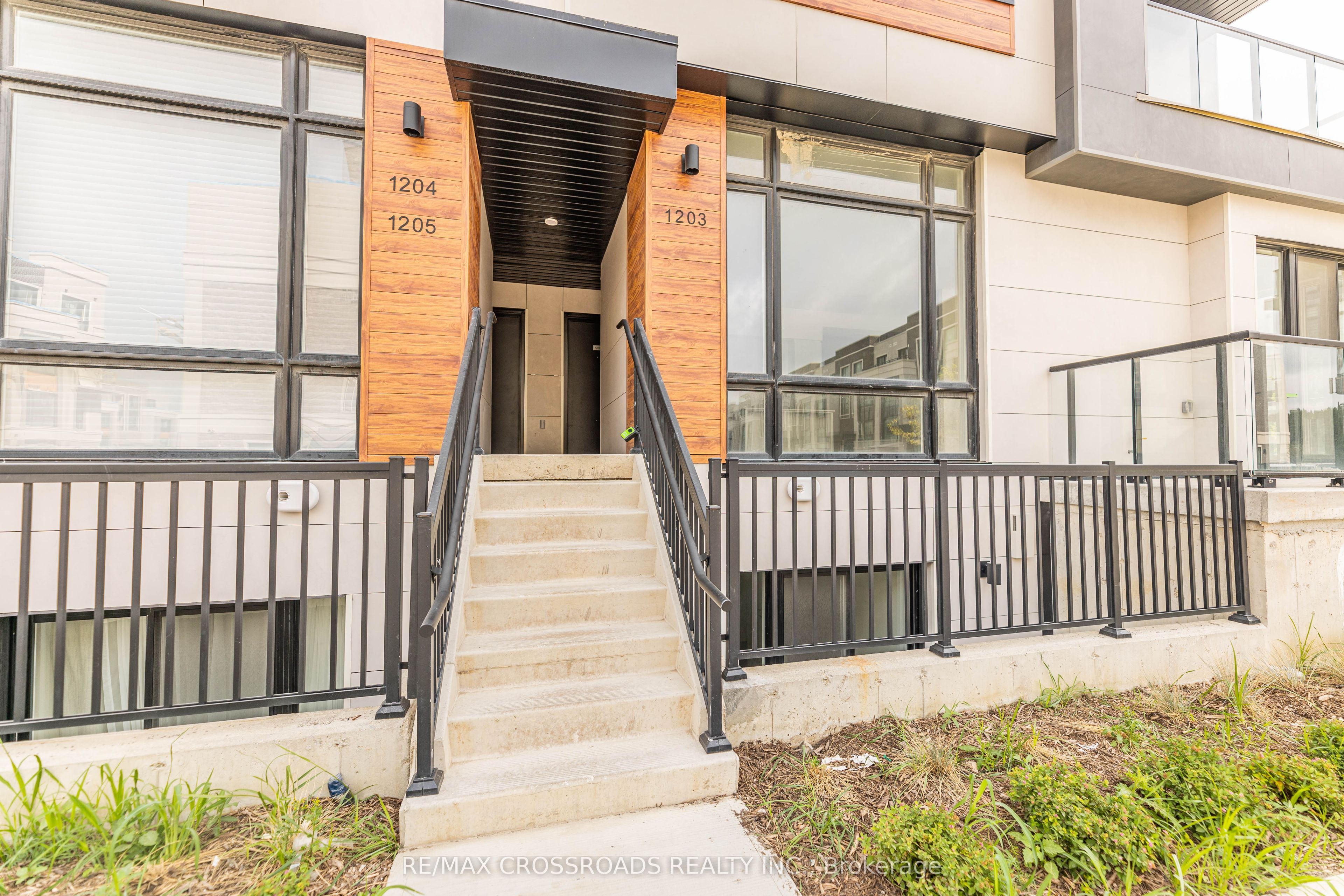 10 David Eyer Road E, #1203