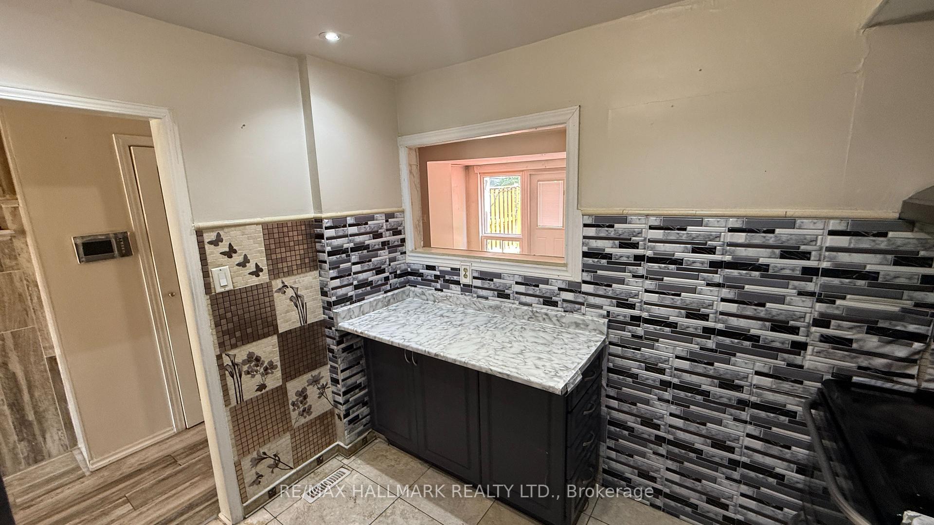 4 Bedrooms Condo at 3600 Morning Star, Mississauga For sale