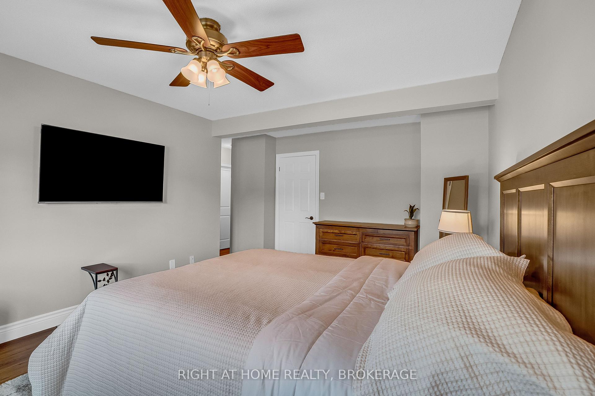 3 Bedrooms Condo at 3420 South Millway, Mississauga For sale