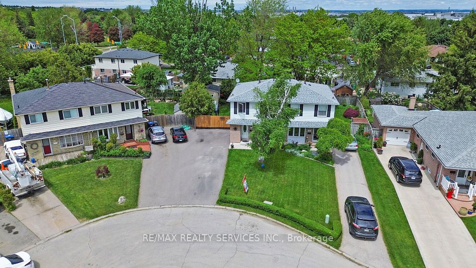 22 Glengrove Court, Brampton, ON L6S 1Z3