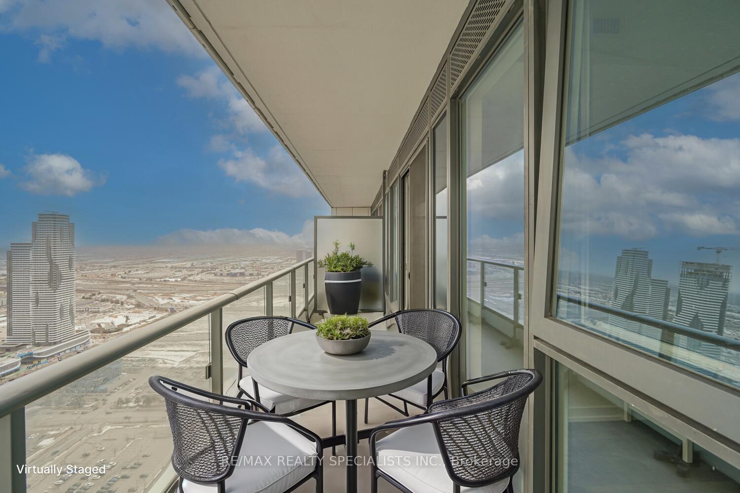 2 Bedrooms Condo at 5 BUTTERMILL, Vaughan For sale