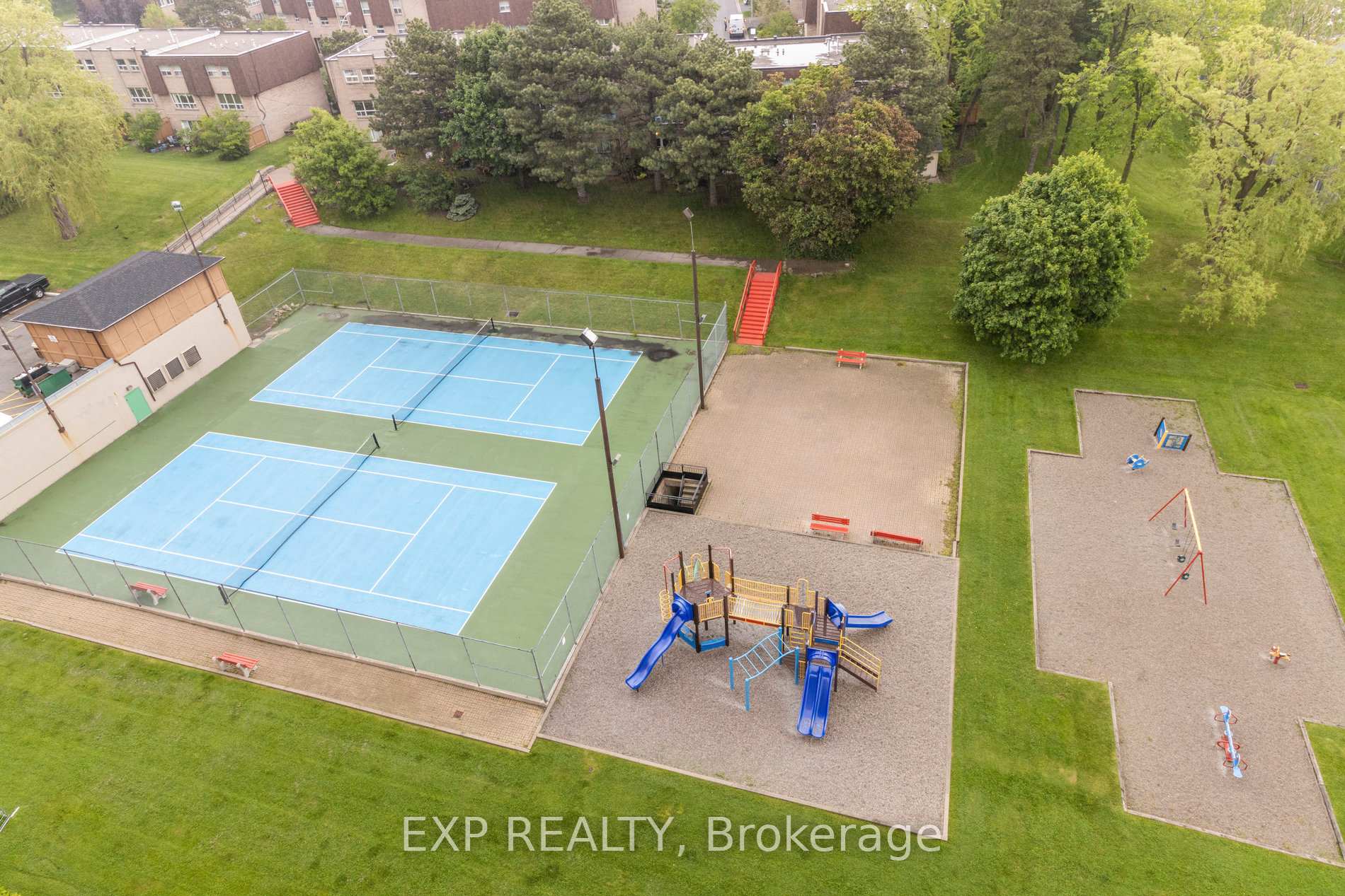 3 Bedrooms Condo at 5 Parkway Forest, Toronto For sale
