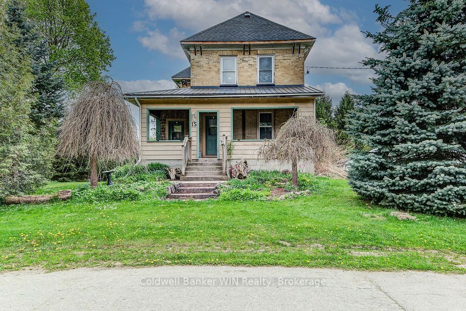 15 Clarke Street, Minto, ON N0G 1M0