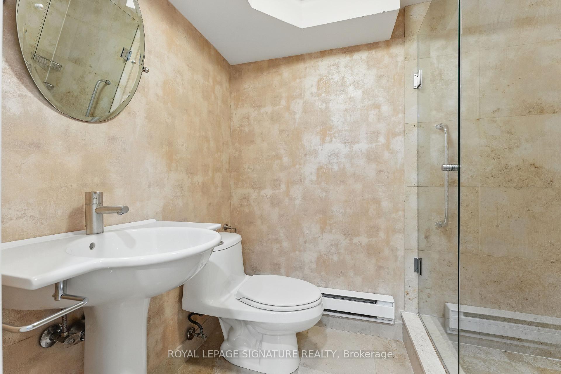 4 Bedrooms Condo at 96 Crimson Mill, Toronto For sale