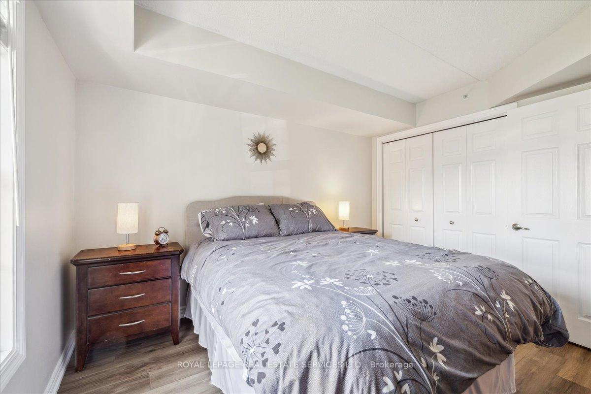 2 Bedrooms Condo at 1441 Walkers, Burlington For sale