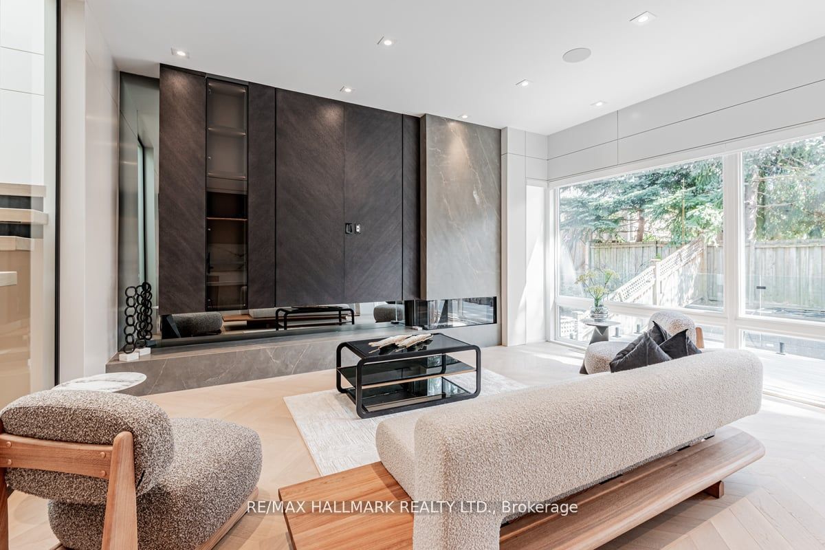 37 Rowley Avenue, Toronto, ON M4P 2T1