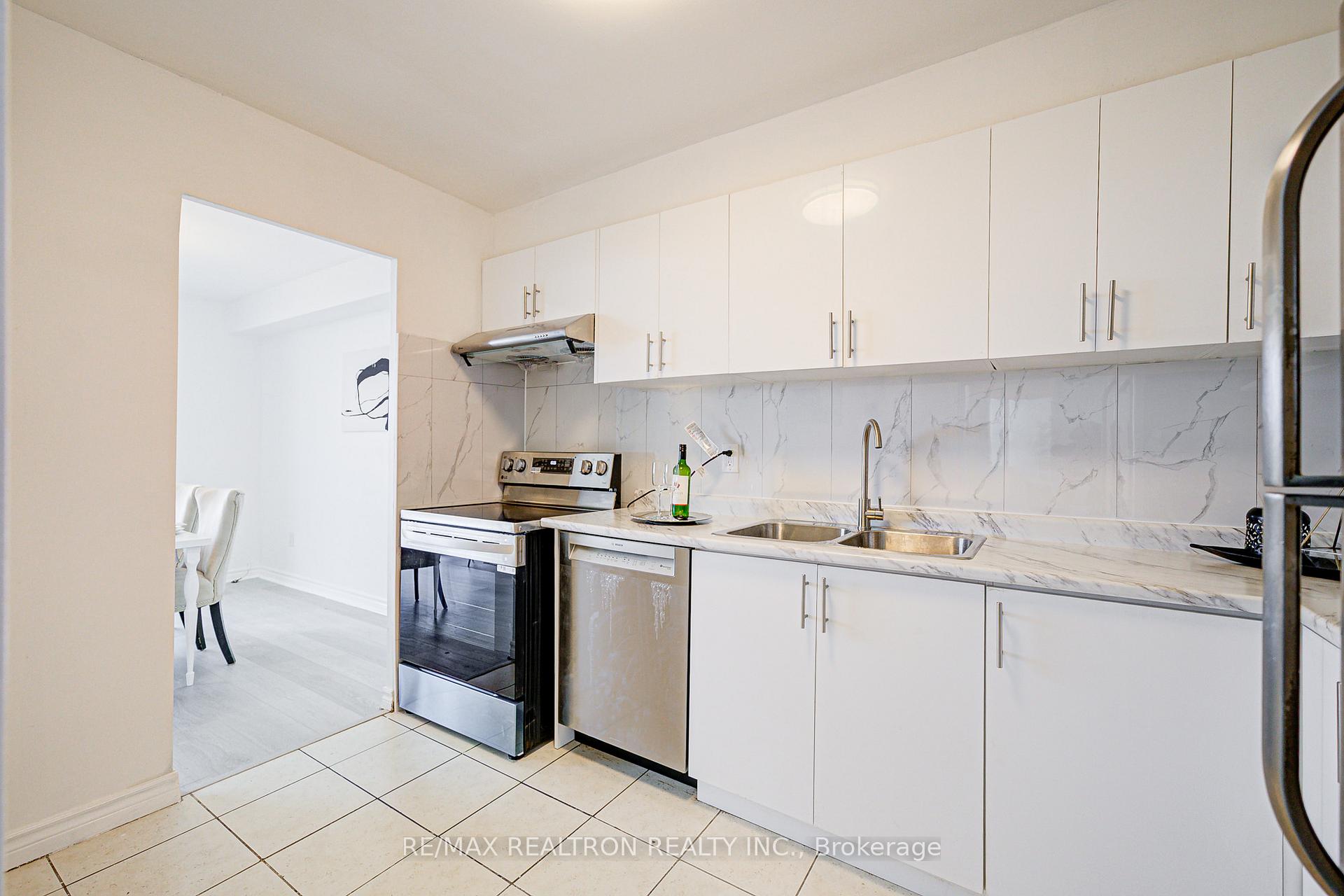 2 Bedrooms Condo at 5 Massey, Toronto For sale