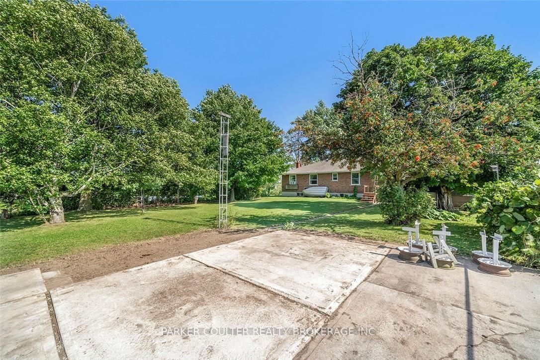 1736 Killarney Beach Road