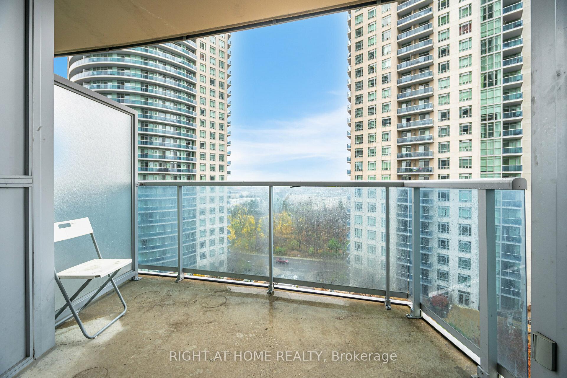 2 Bedrooms Condo at 70 Absolute, Mississauga For sale
