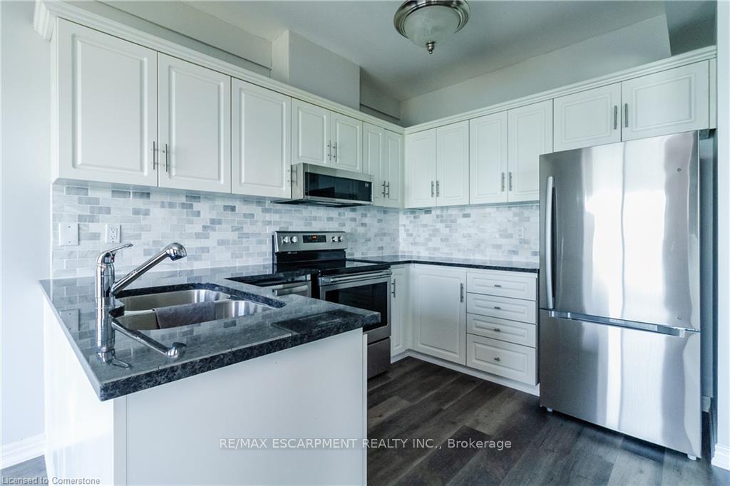 2 Bedrooms Condo at 515 North Service,  Hamilton For sale