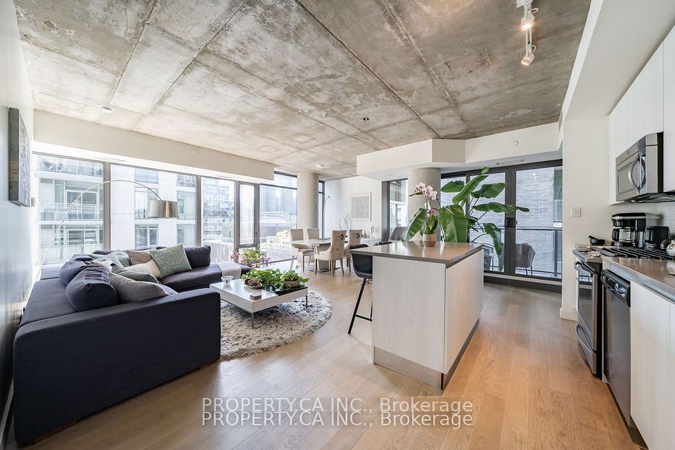 111 Bathurst