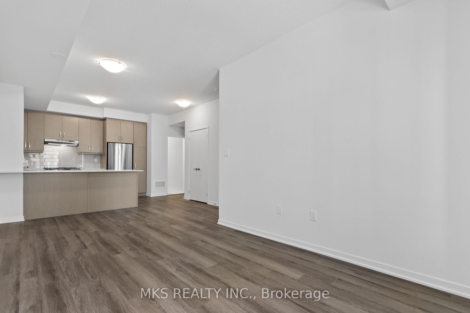 3 Bedrooms Condo at 121 Honeycrisp,  Vaughan For sale