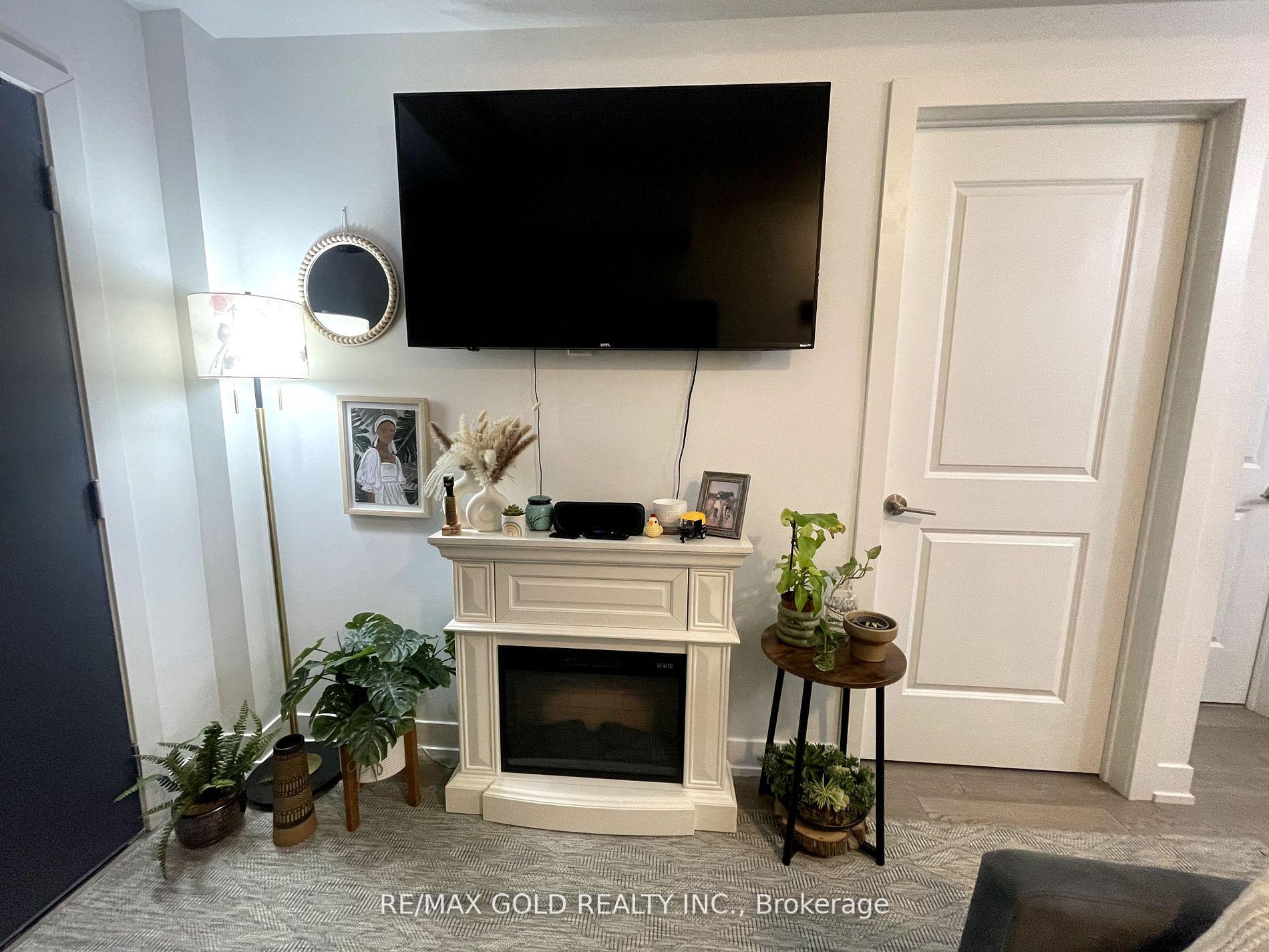 2 Bedrooms Condo at 1115 Douglas McCurdy Comm, Mississauga For sale
