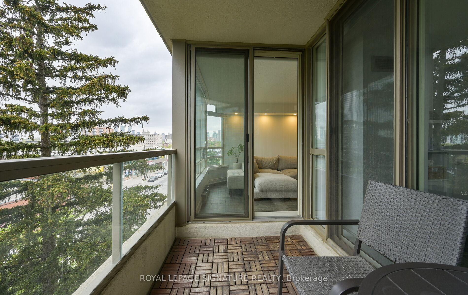2 Bedrooms Condo at 75 King, Mississauga For sale