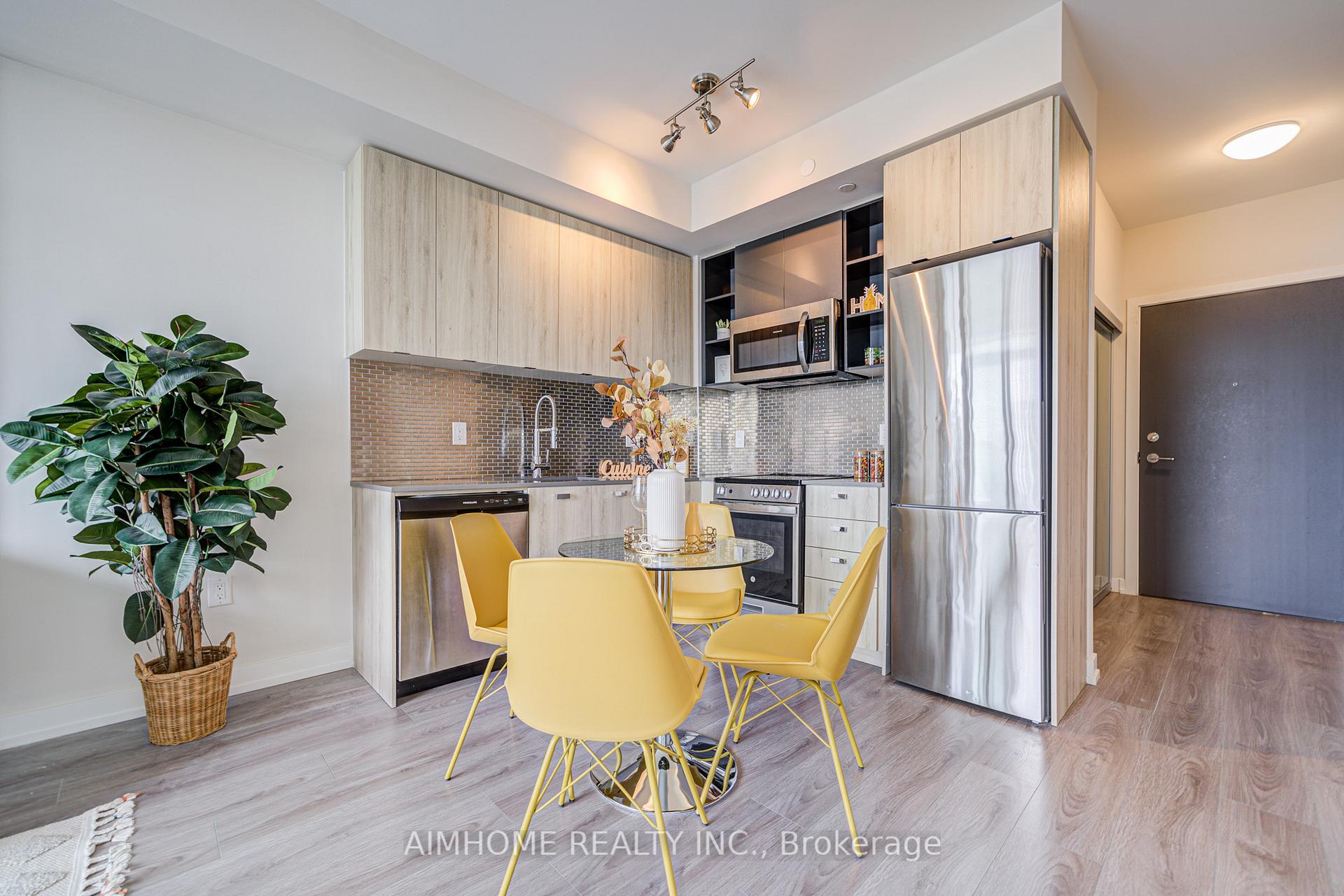 2 Bedrooms Condo at 10 De Boers, Toronto For sale