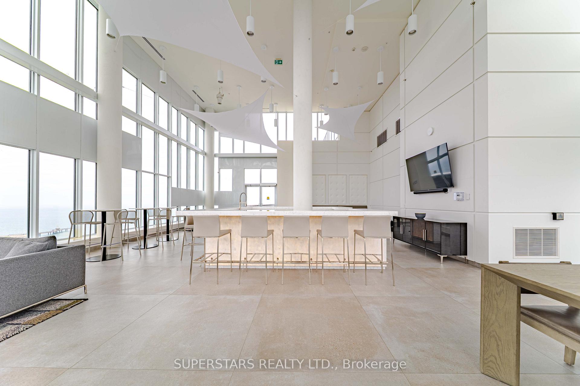 2 Bedrooms Condo at 500 Brock, Burlington For sale