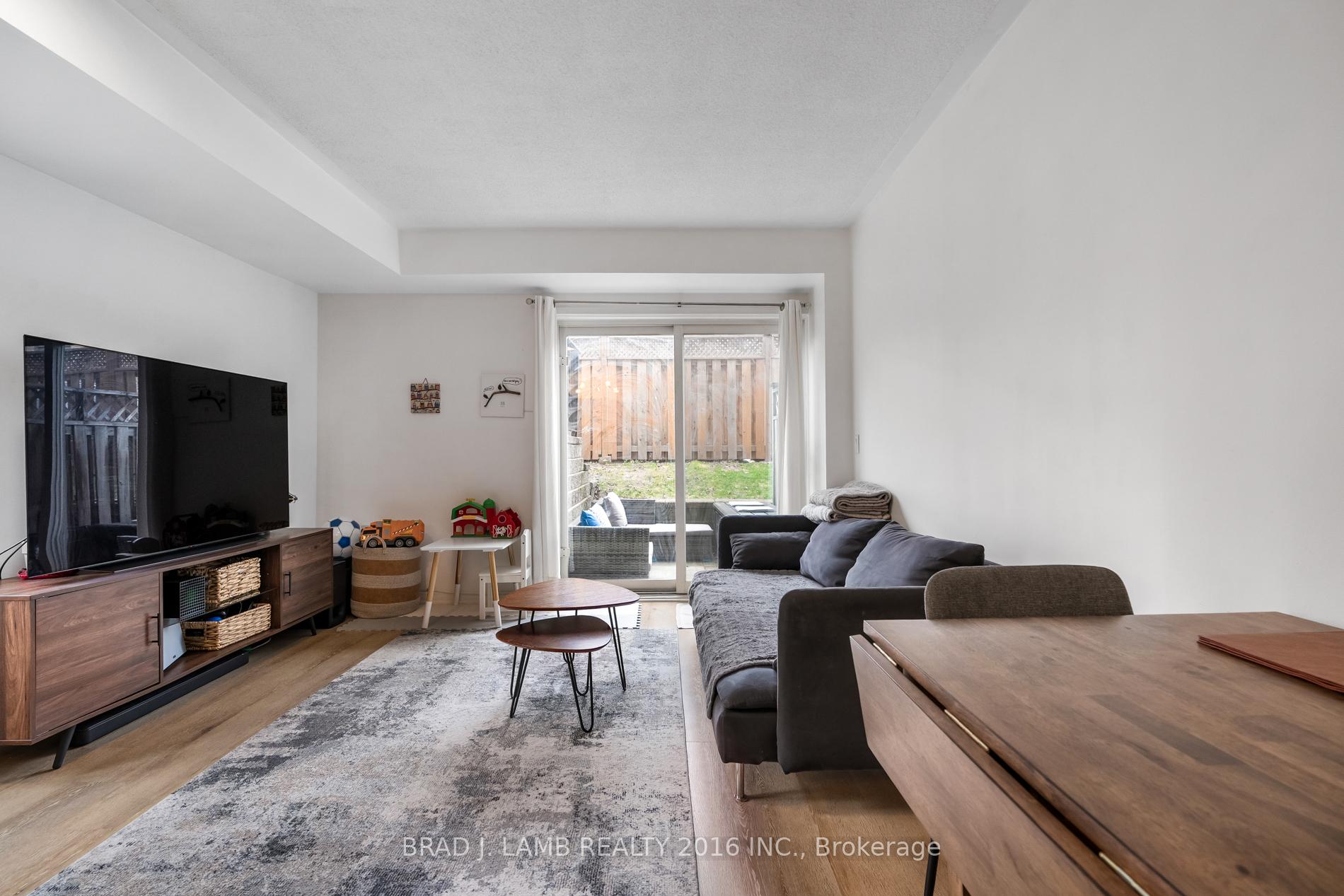 3 Bedrooms Condo at 262 St. Helens, Toronto For sale