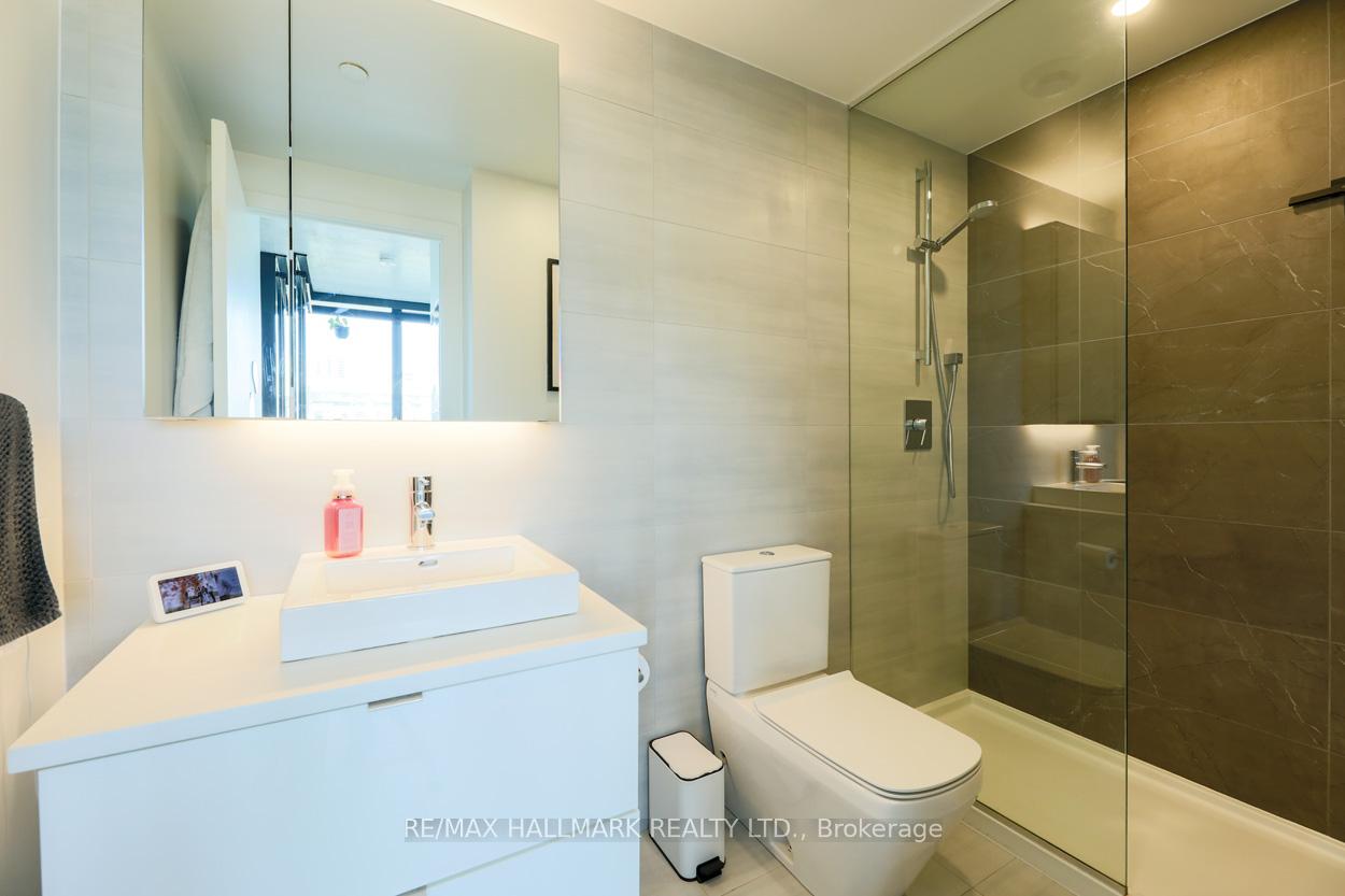 2 Bedrooms Condo at 21 Lawren Harris, Toronto For sale
