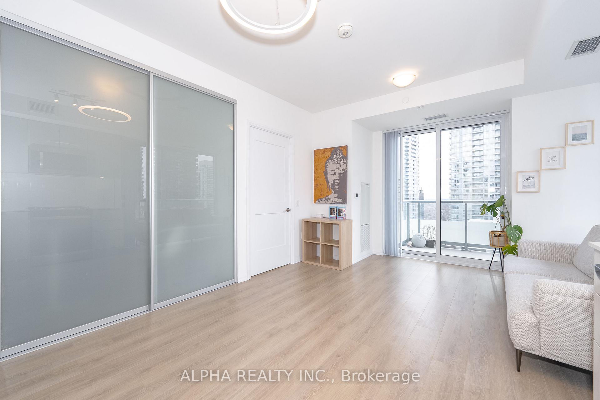 3 Bedrooms Condo at 50 Dunfield,  Toronto For sale