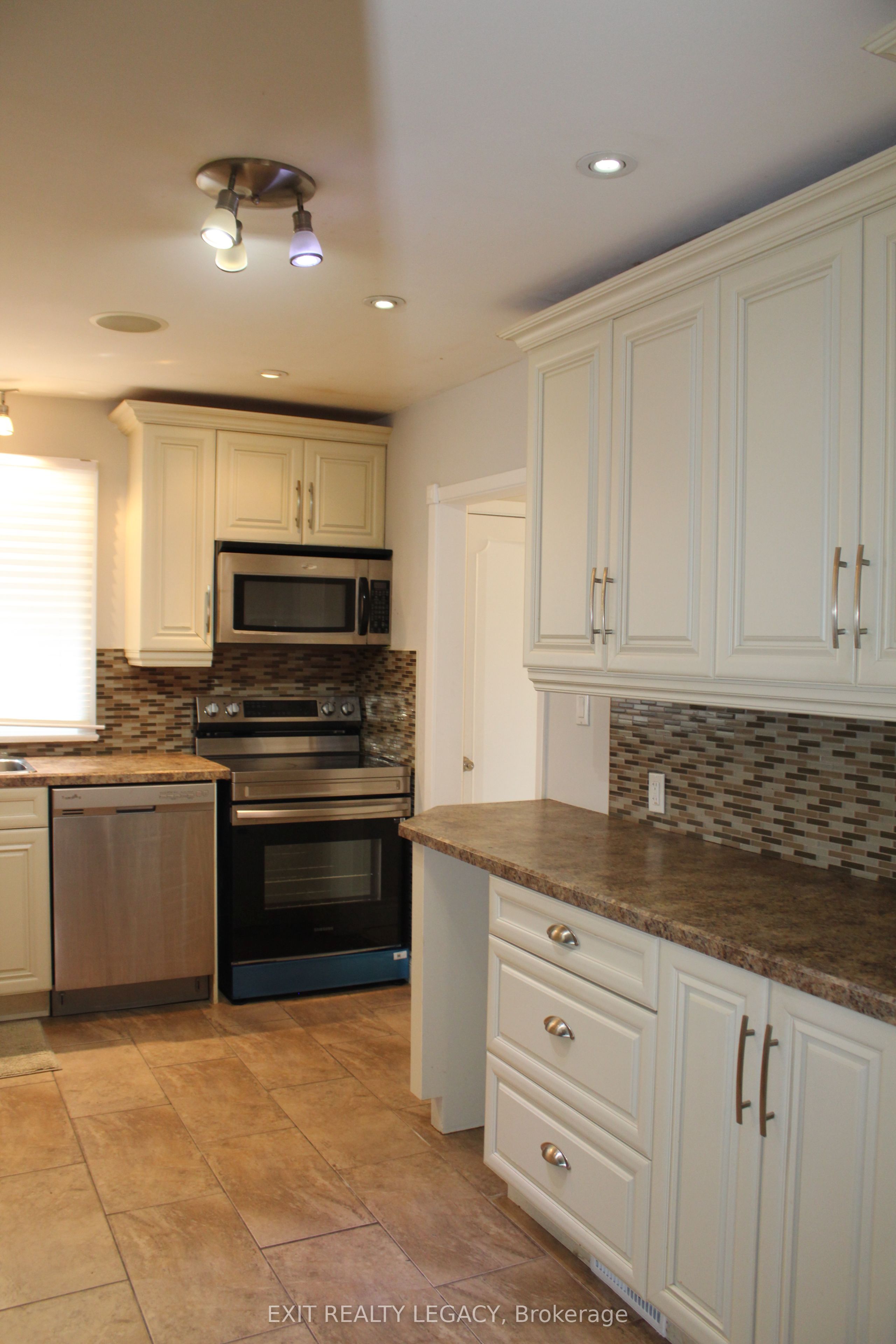 89 Bond Crescent