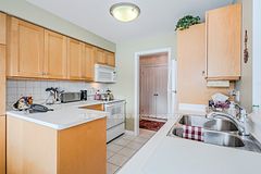 43 Caroline Street N 302