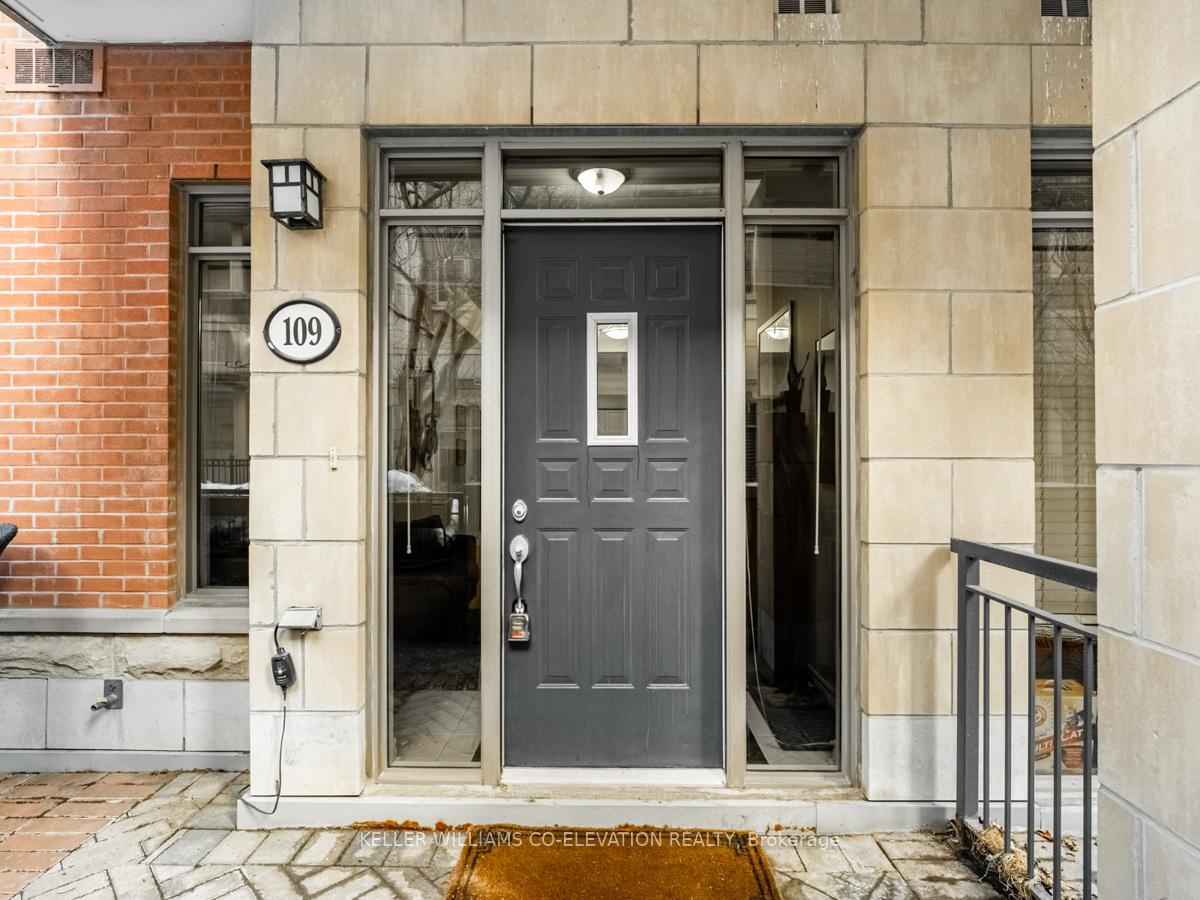 2 Bedrooms Condo at 330 Princess Royal, Mississauga For sale