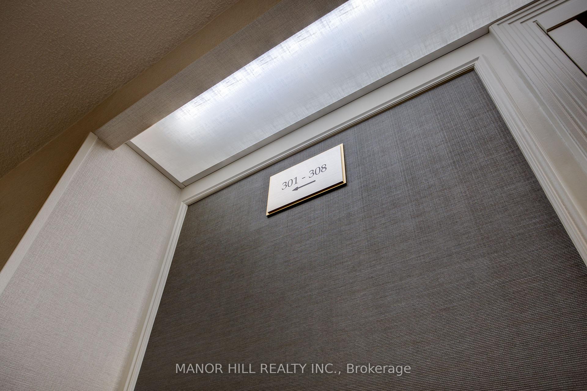 2 Bedrooms Condo at 35 Kingsbridge Garden,  Mississauga For sale