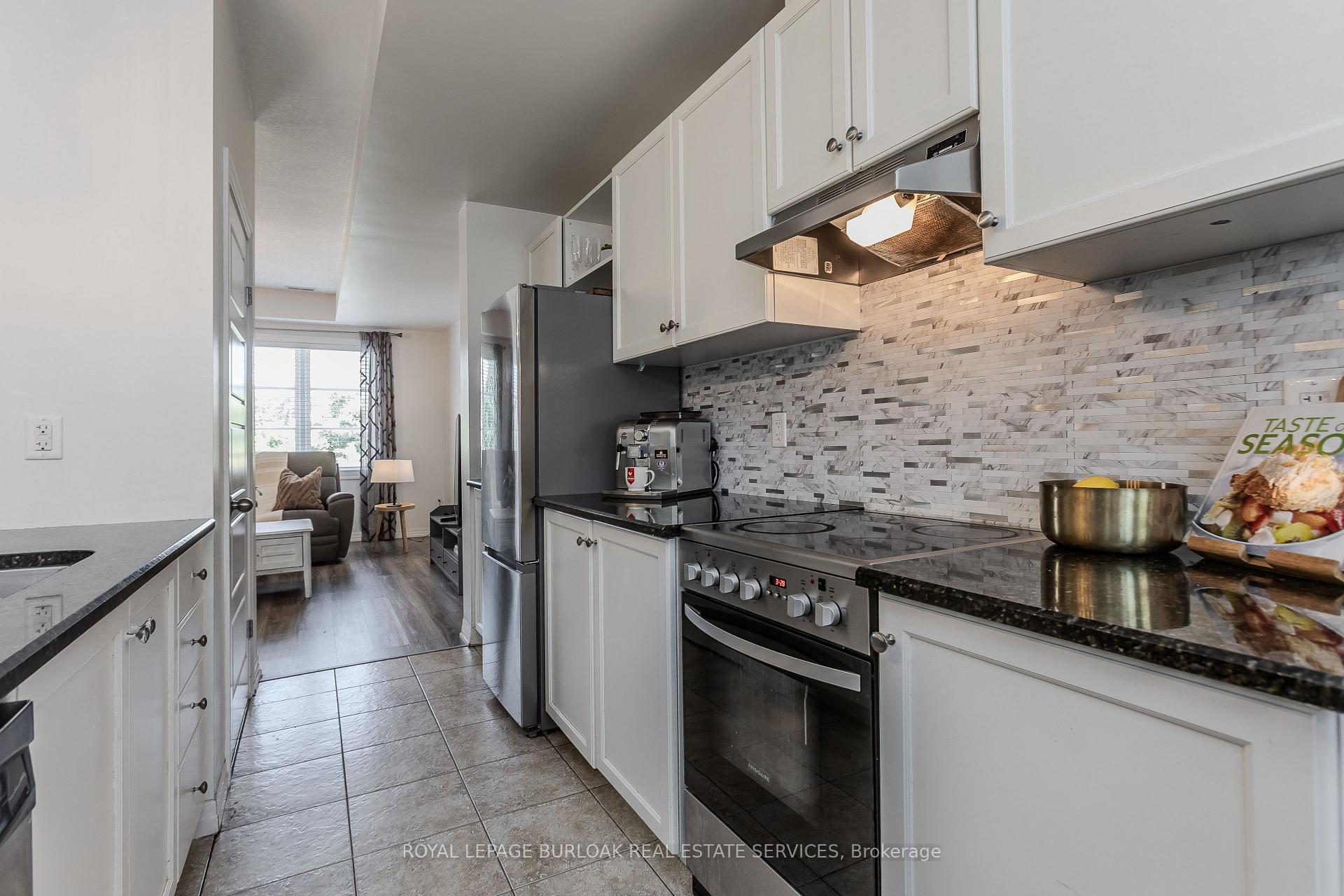 2 Bedrooms Condo at 70 Plains, Burlington For sale