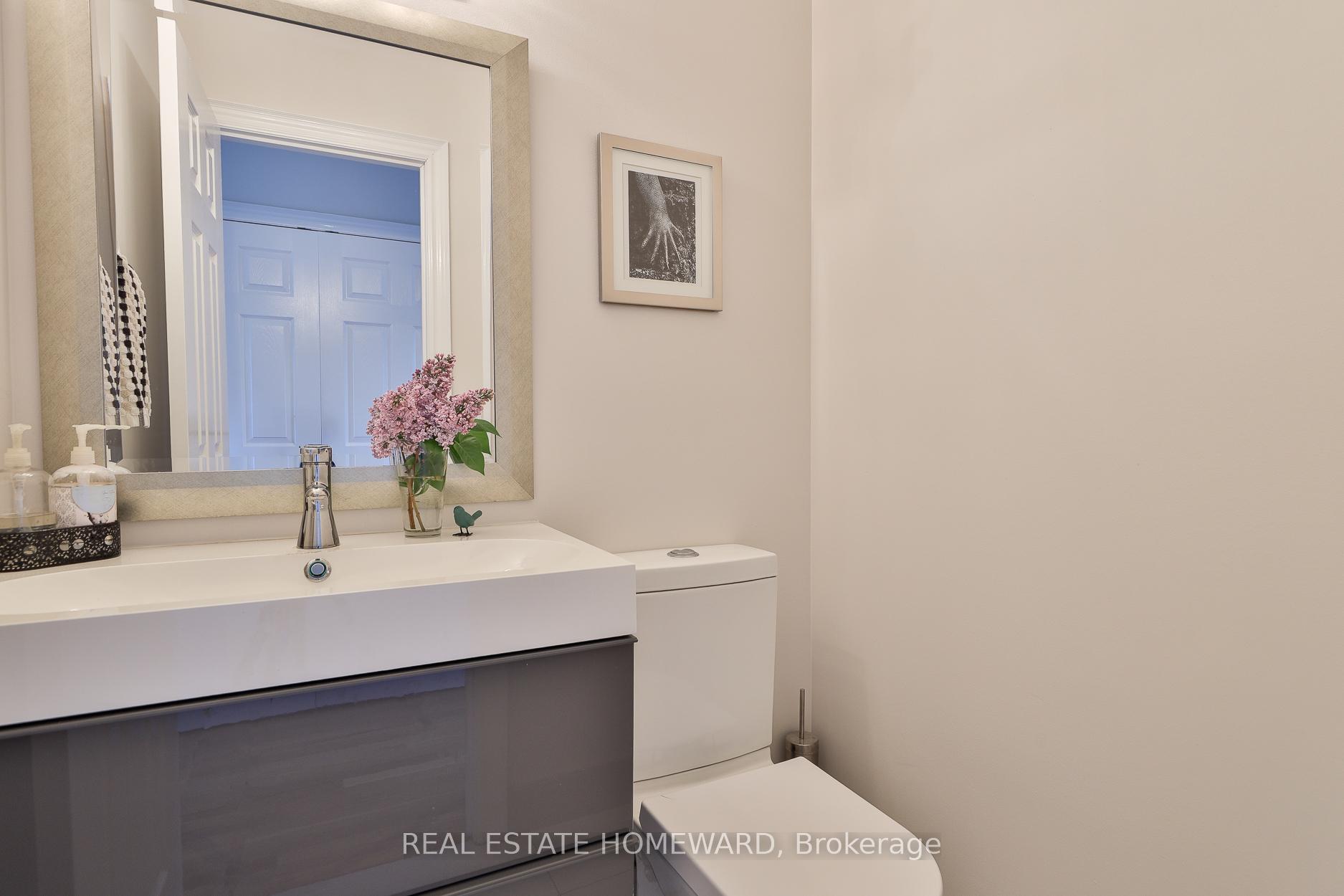 3 Bedrooms Condo at 36 Rusholme Park, Toronto For sale