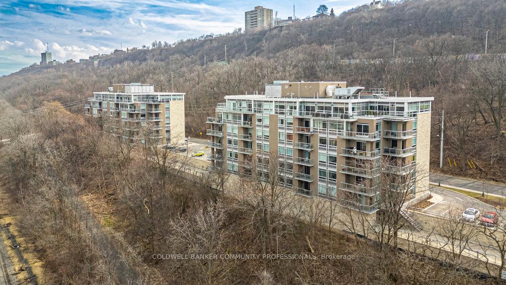 2 Bedrooms Condo at 467 Charlton, Hamilton For sale