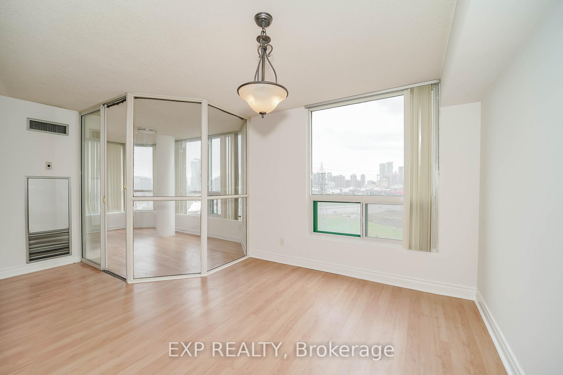 3 Bedrooms Condo at 4450 Tucana,  Mississauga For sale