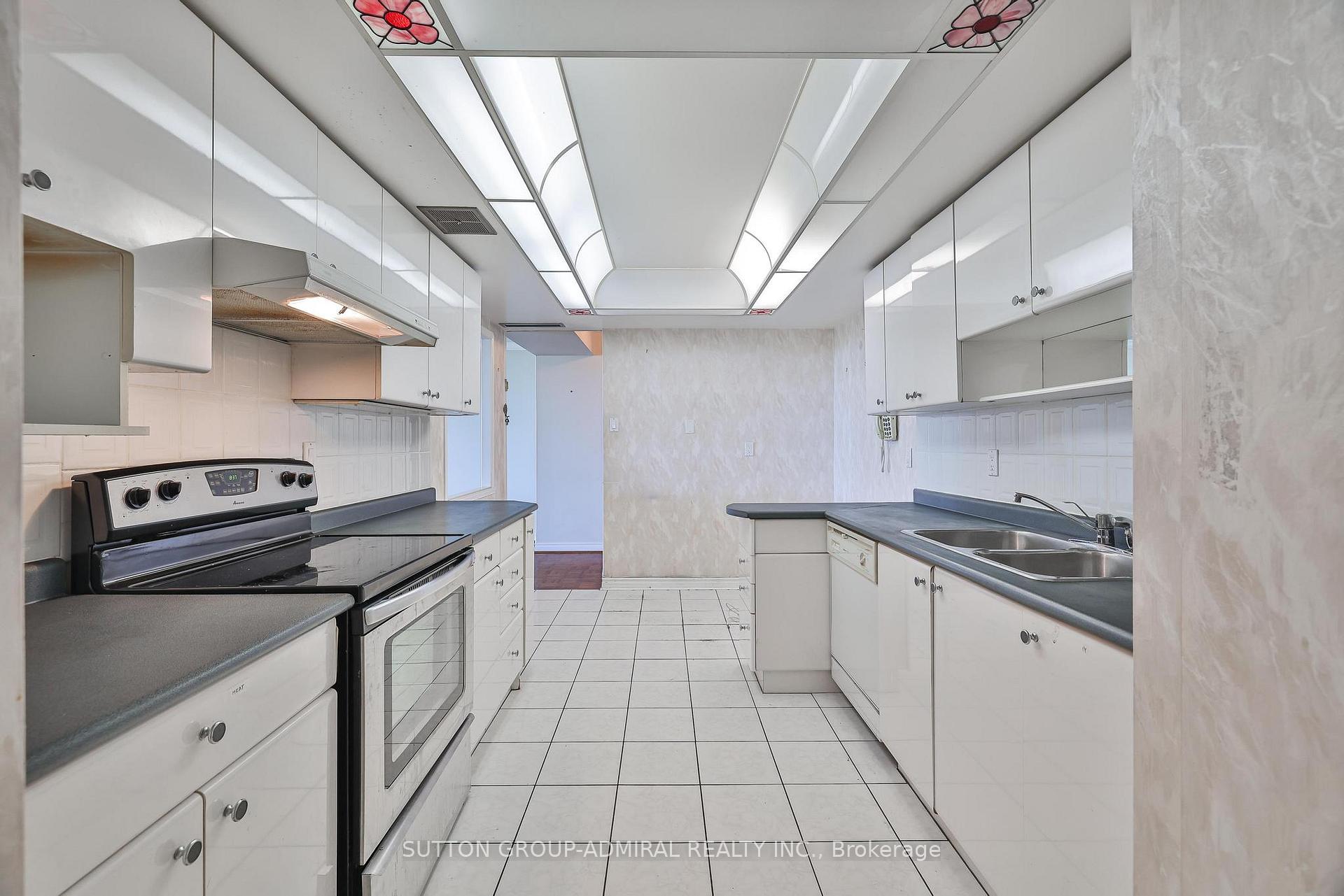 3 Bedrooms Condo at 131 Torresdale, Toronto For sale